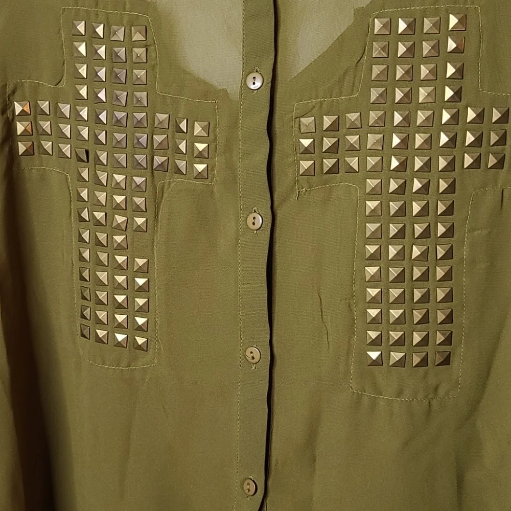 Glam Dollz embellished cross button down shirt Lg - Picture 2 of 7